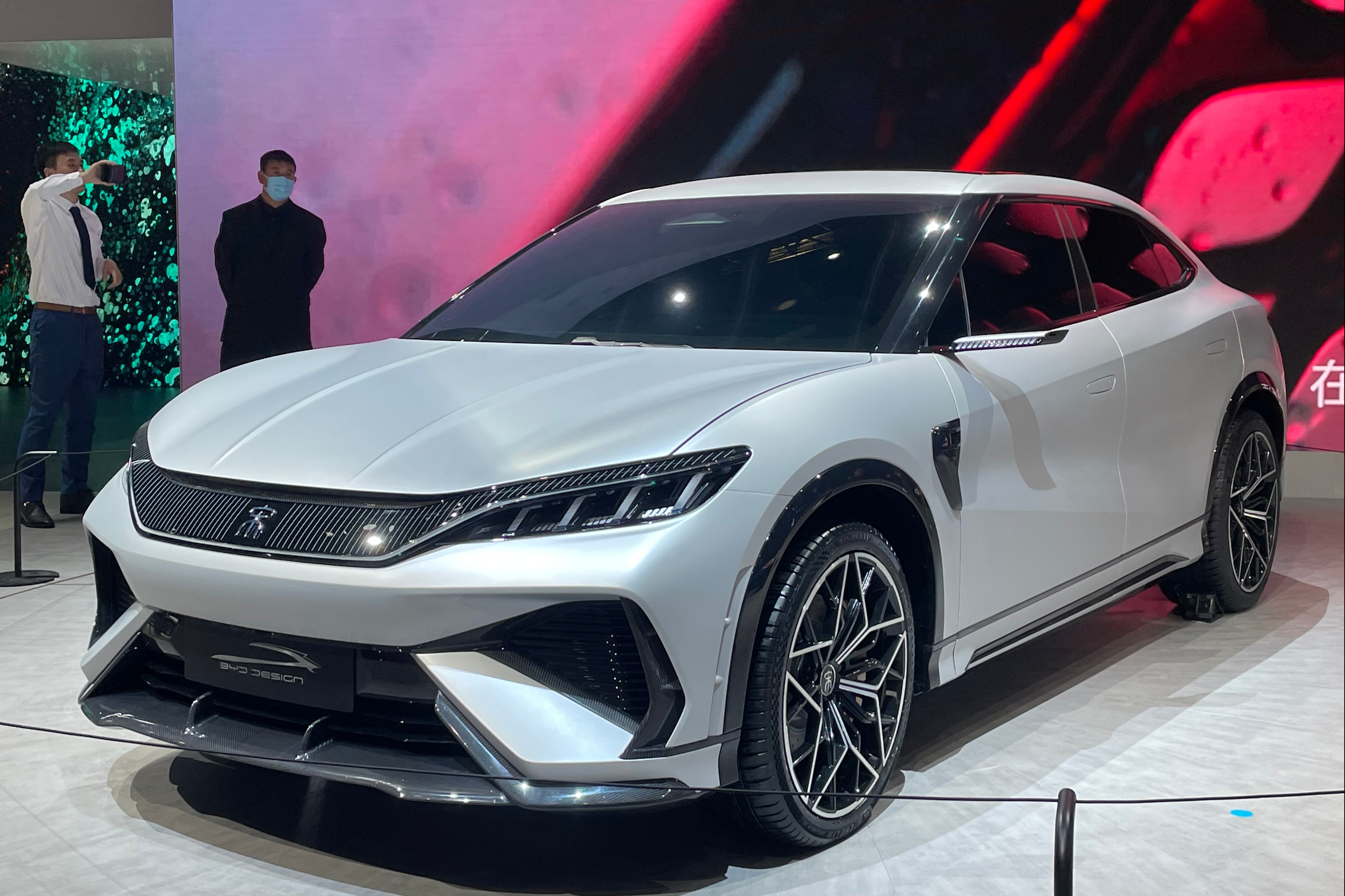 静态体验比亚迪宋 l:定位中型纯电猎装轿跑,造型帅气时尚!