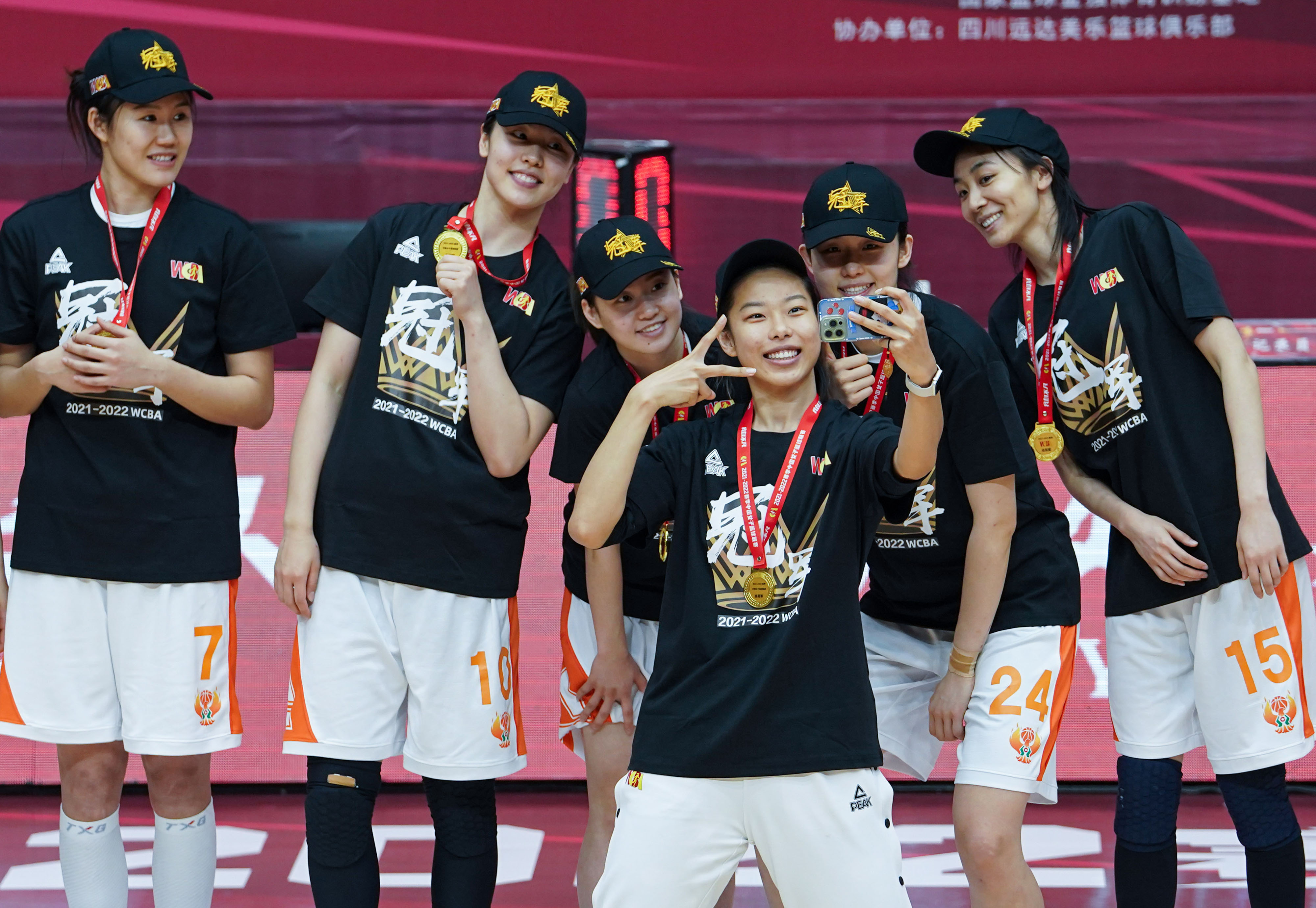 篮球——内蒙古女篮卫冕wcba总冠军