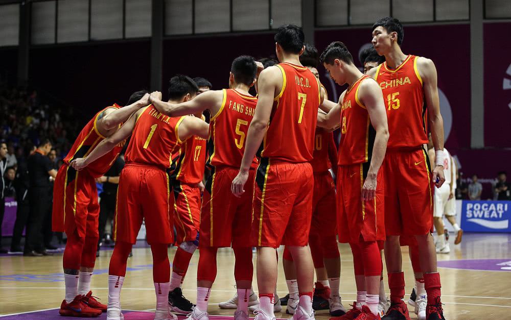 5后卫 4锋线出战日本!杜锋名单出人意料,助教郭士强离开国家队