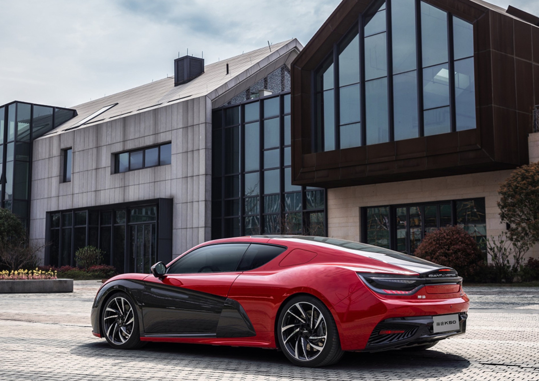 "国产法拉利"终于成功,外观比大牛更拉风,零百加速只要4.6秒