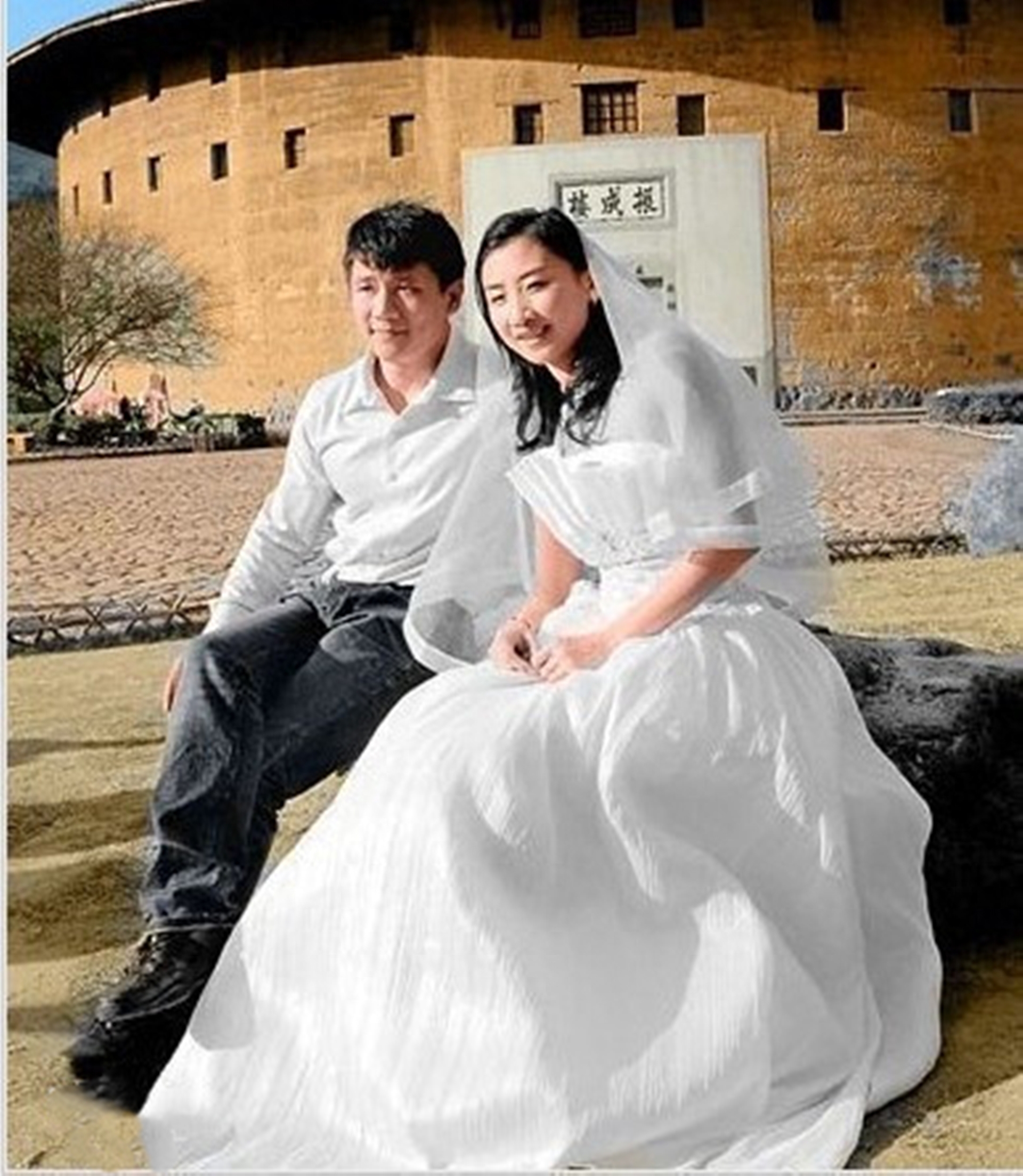 回顾蹦床公主何雯娜:19岁夺奥运冠军,和陈一冰拍婚纱照,现状如何?