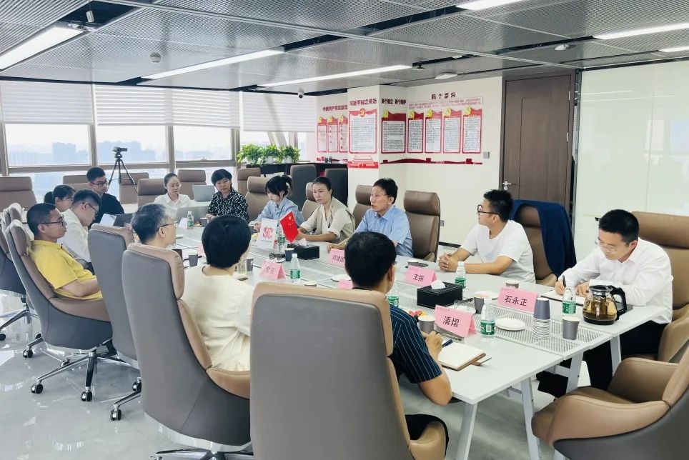 热烈欢迎中闻律师事务所邓建国律师一行三人莅临我所交流指导