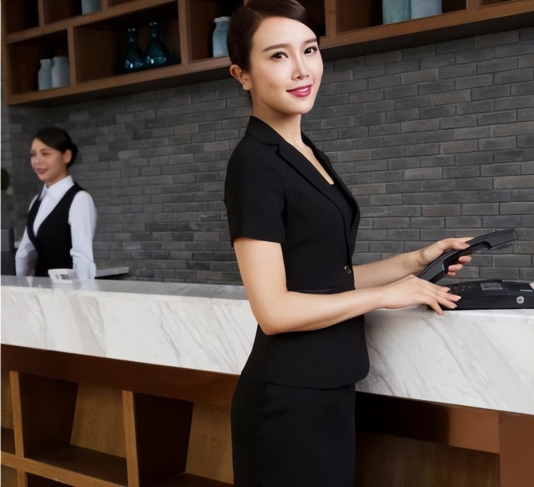 月薪3000的酒店前台,为什么美女抢着做,过来人:一年能赚一套房