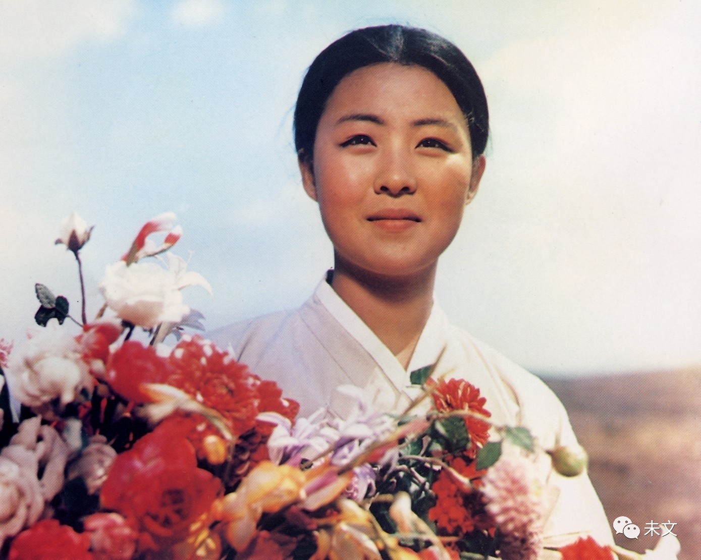 female 朝鲜 卖花姑娘 洪英姬(hong yong-hui)