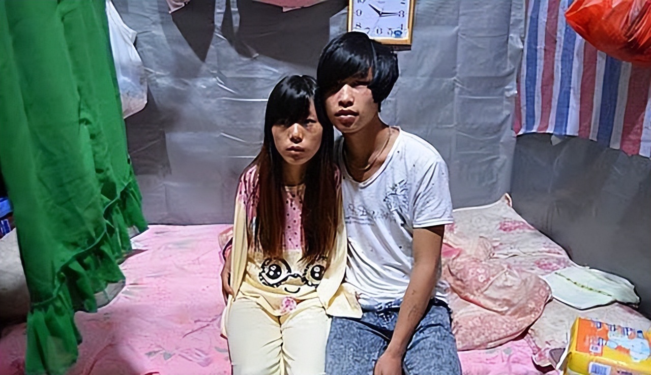 湖南无臂女孩嫁给小六岁丈夫,靠双腿哺乳养活女儿,含泪生下二胎