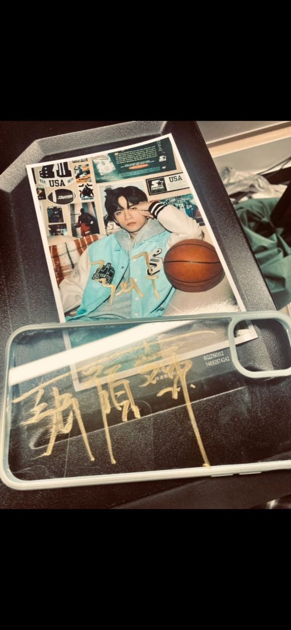 抽个烙铁送张颜齐签名15 之前天天向上扫楼时候面签的～保真!