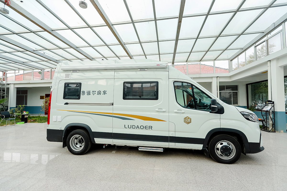 鲁道尔v90炫颜版房车