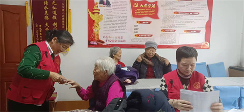 黑龙江安达市弘宇文化家庭和谐促进会开展"益剪爱"公益理发活动