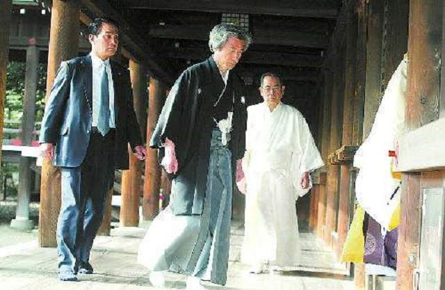 19年前,冯锦华在日本向靖国神社喷油漆,被判刑后过得如何?