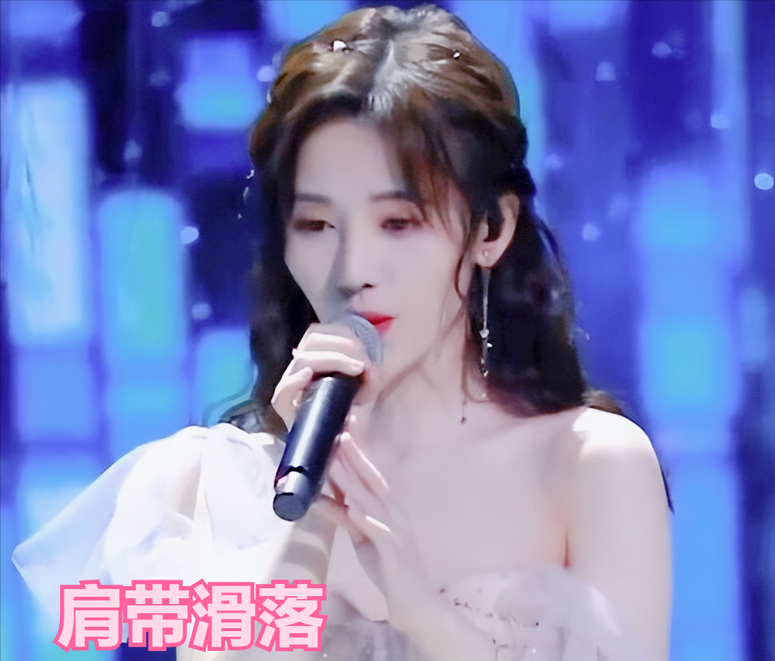 号称4000年美女的鞠婧祎,参加典礼肩带突然滑落,应急举动被点赞