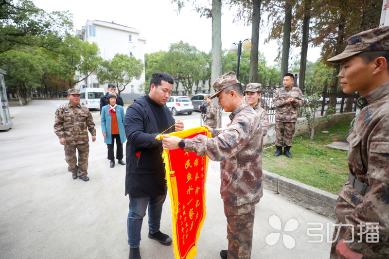 苏州某旅好兵卢灿,两年救下两条命!河南开封老家送来锦旗