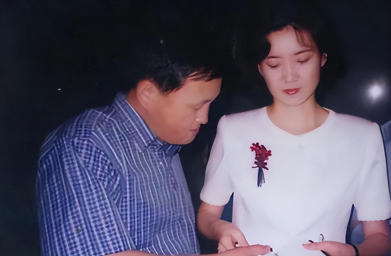 纪实央视主持人李修平:42岁再嫁大10岁丈夫,60岁无儿无女也幸福