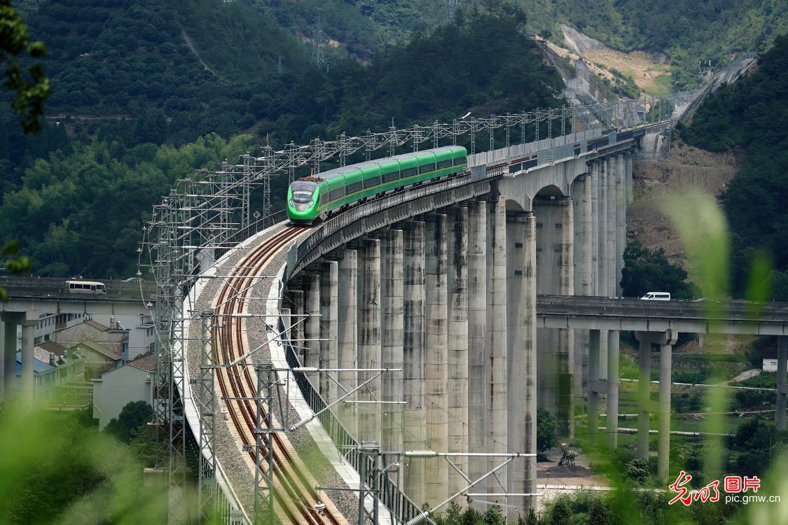 金台铁路"热身"试跑