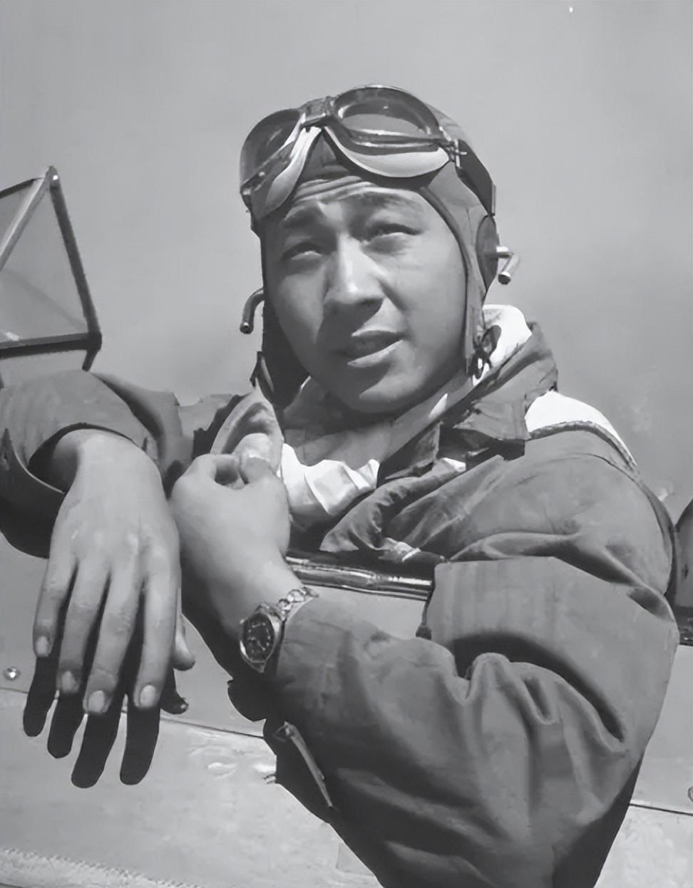 这名击败美国飞行员的战斗英雄正是高翔,1965年9月,海南岛的上空突然