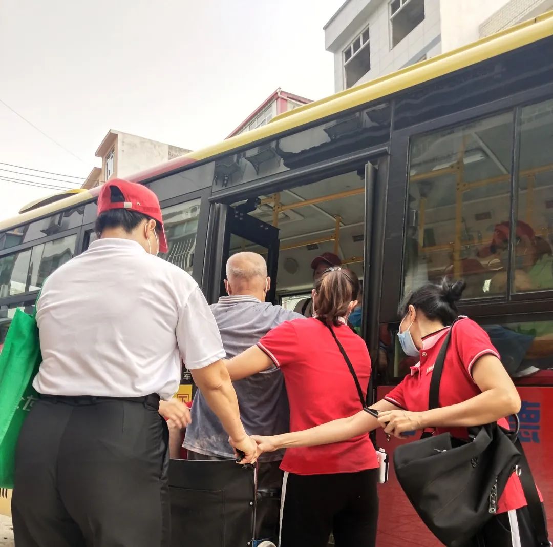 "八一"之际,是什么让这群老兵在上林土地上留下热泪?