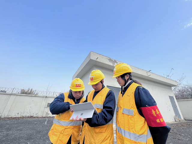 春运人物丨姚阳:50米高空上,他是高铁信号的"守护者"