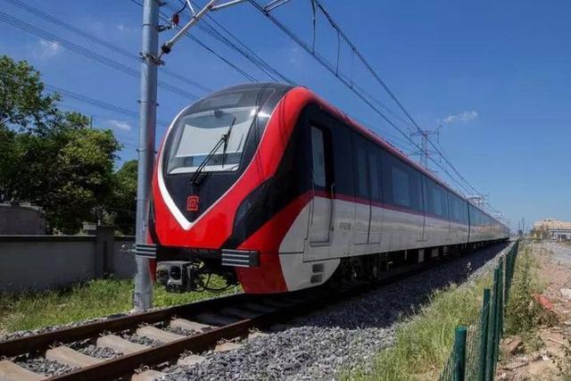 无锡迎新地铁,全长34.5公里终点站为鸿山路站,缓解地面交通压力