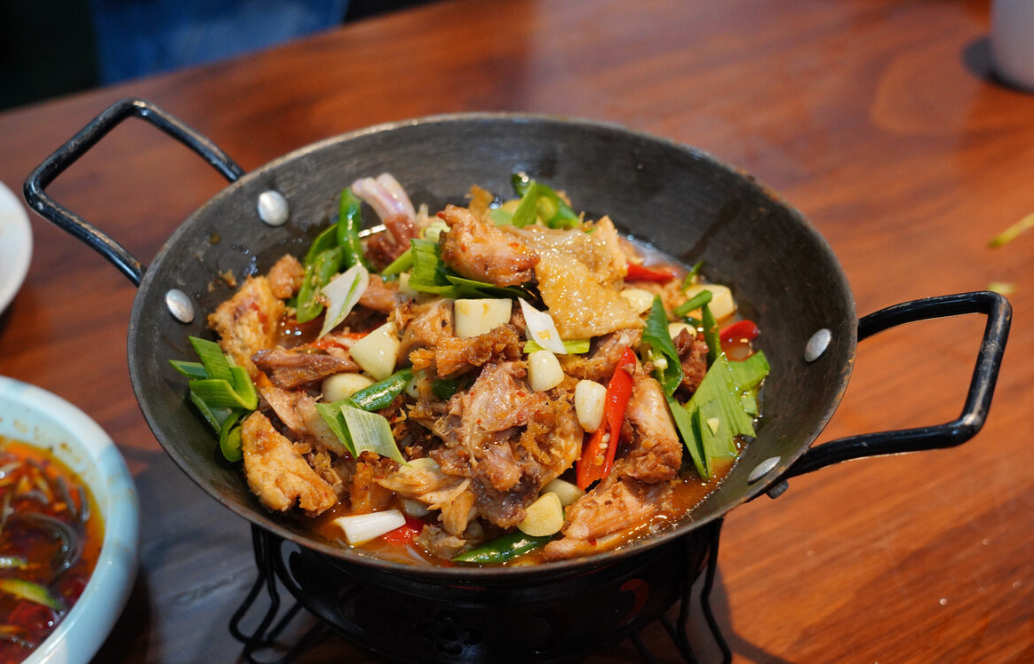 干锅鸡,香辣入味超下饭,做法很家常,新手也能零失误的美味大菜