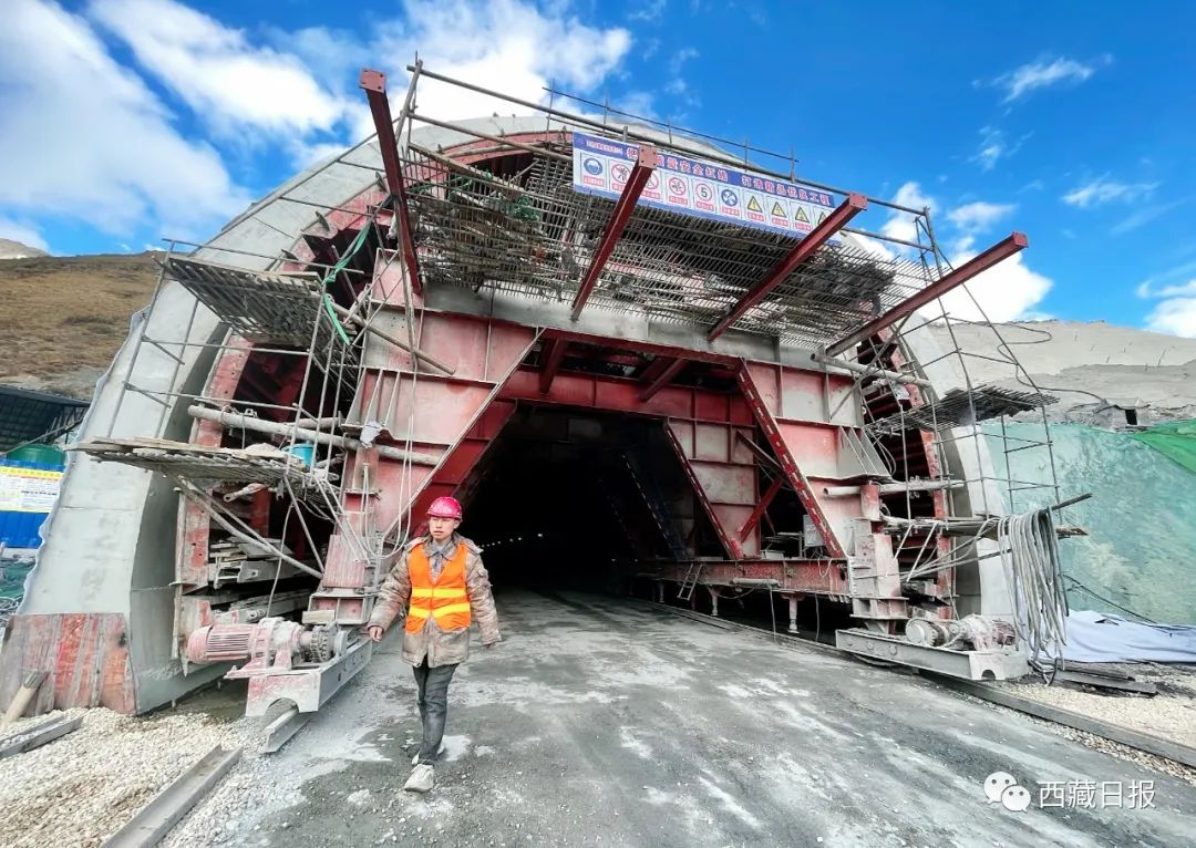 吴英杰在昌都市边坝县等地调研