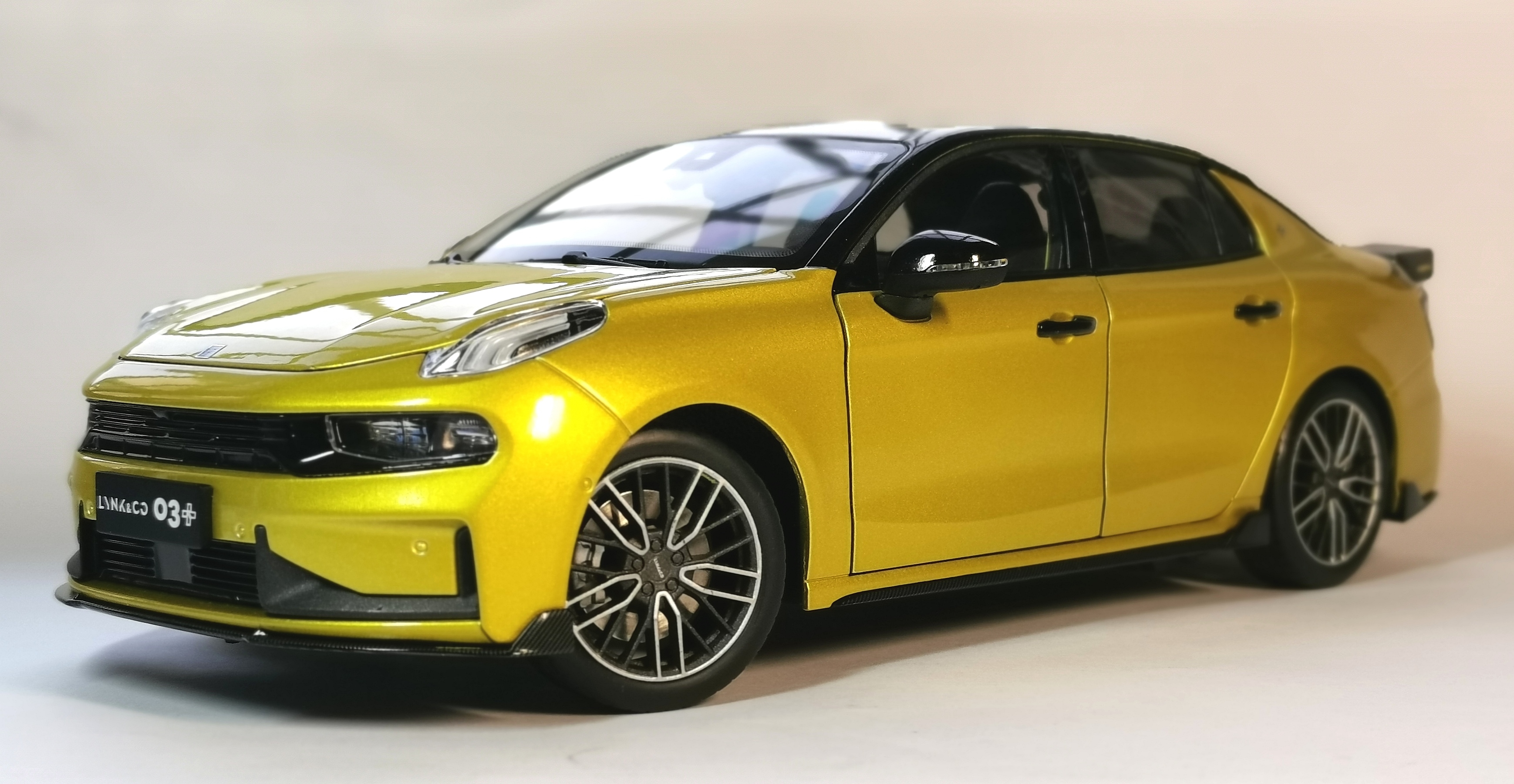 20万内可选的4款四驱轿车,外观内饰精美,自驾家用两不误