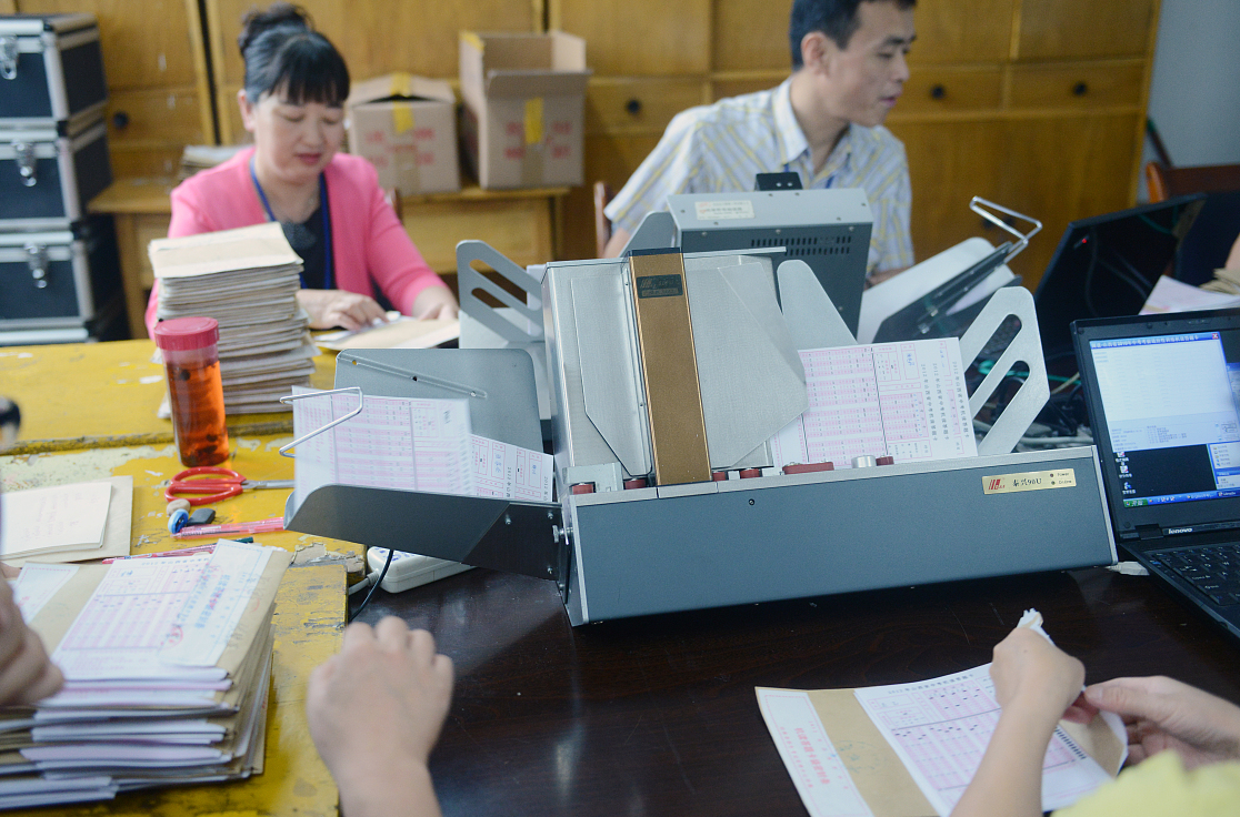 中考忘涂机读卡,监考老师有责任吗?人工阅卷不可行