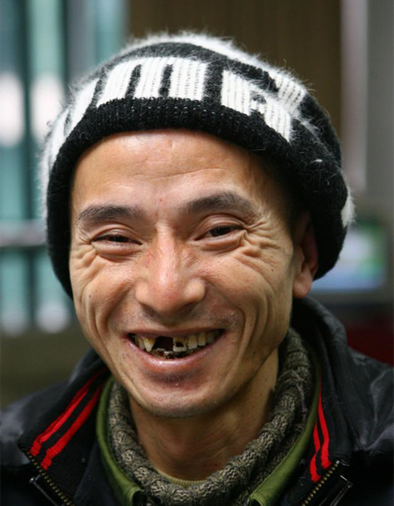 曾火遍全球的网红"犀利哥",10年过去了,如今他的生活怎么样?