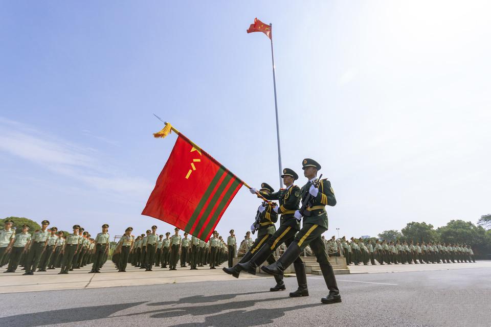 李连秀:61岁从万岁军军长直升武警司令,跳过少将衔,被授中将