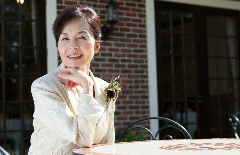 45岁已婚女子:决定你的人生高度,从来不是学历和家庭