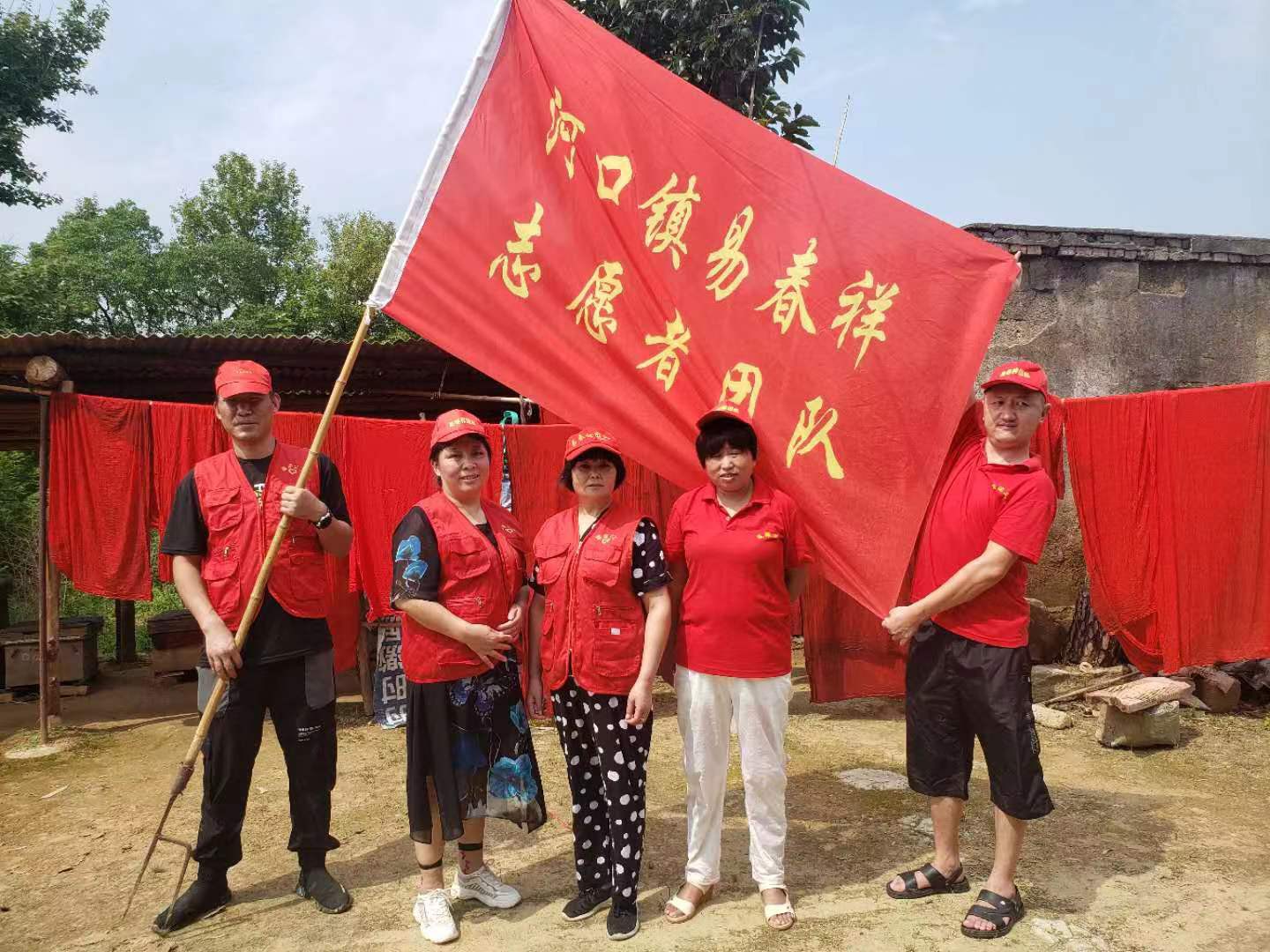 沿着先辈脚步走——记湖北大悟县河口镇志愿者戴露