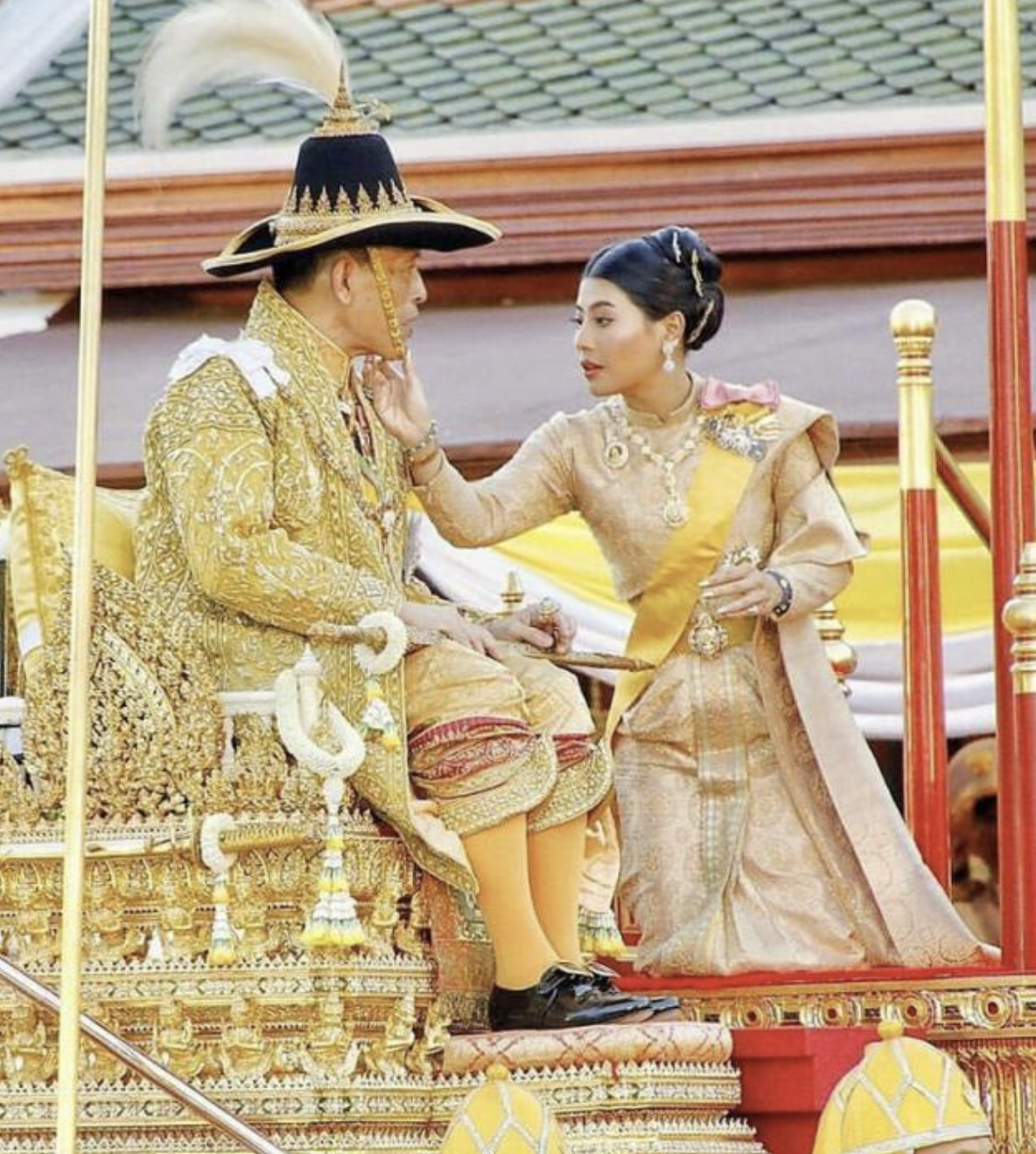 泰国王室独宠"神兽"公主,伸手摸泰王脸颊,引四个哥哥羡慕嫉妒