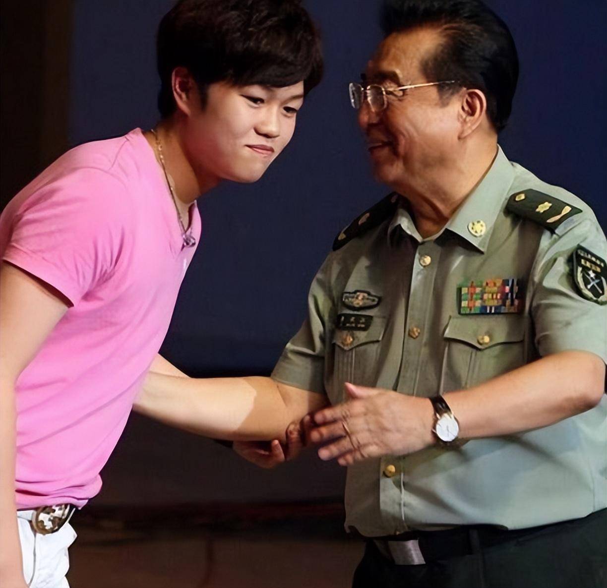 李双江回应粉丝:儿子李天一虽然影响了我声誉,但还是鼎力支持