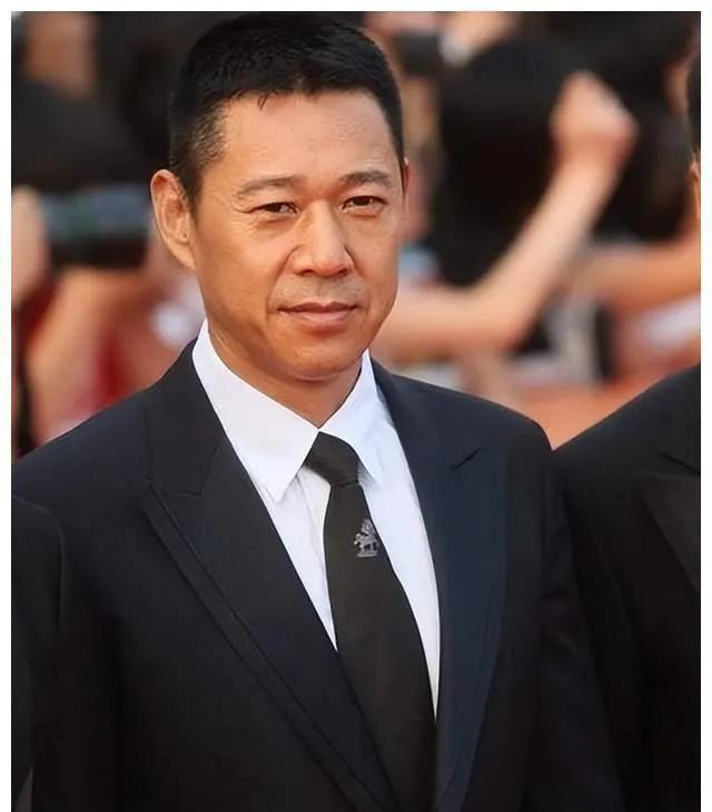 工作总是还要继续,离婚之后,张丰毅开始全心工作,出了不少好的作品,打