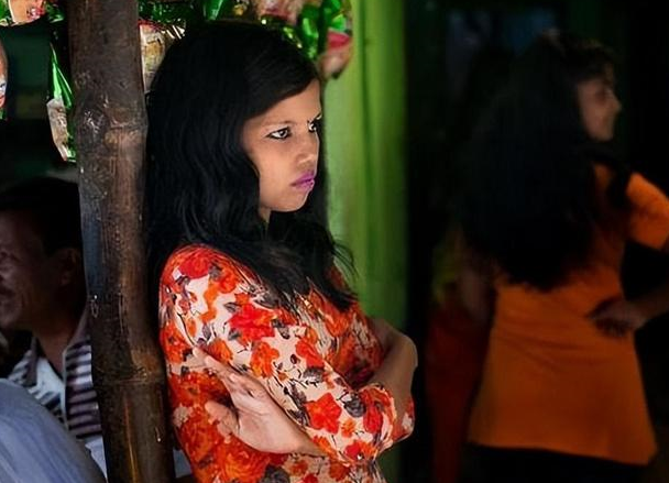 孟加拉女人村:女性的"合法囚笼",一旦踏入终身无法逃脱