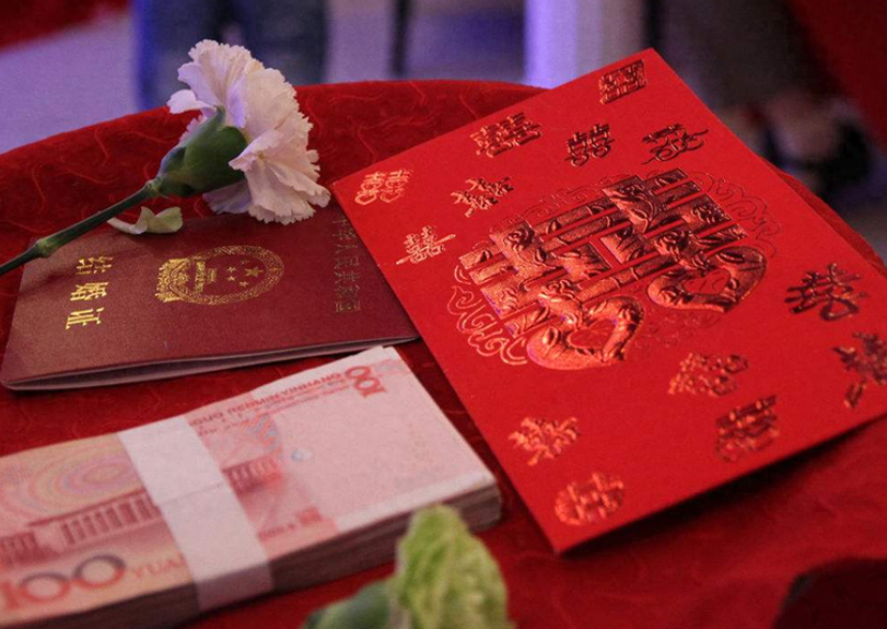 2010年,女子退婚不退彩礼,男子将硫酸倒进小舅子嘴里:留给你治病