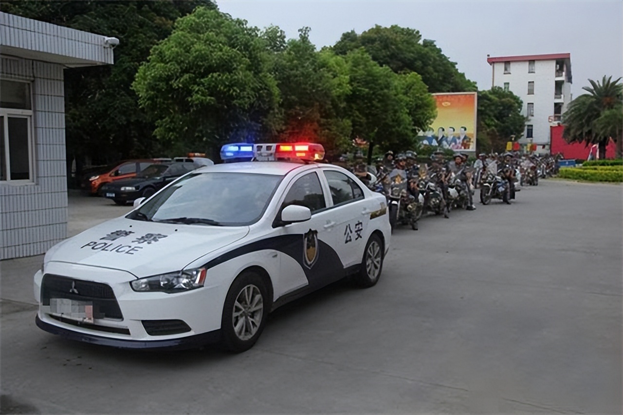 02年重庆杀人犯潜逃海外,在缅甸警局当看守所所长,娶警花当老婆