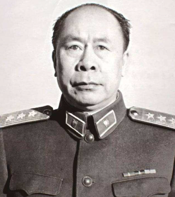 1955年,军委让陈奇涵自己填军衔,他写了中将,最终被授予什么?