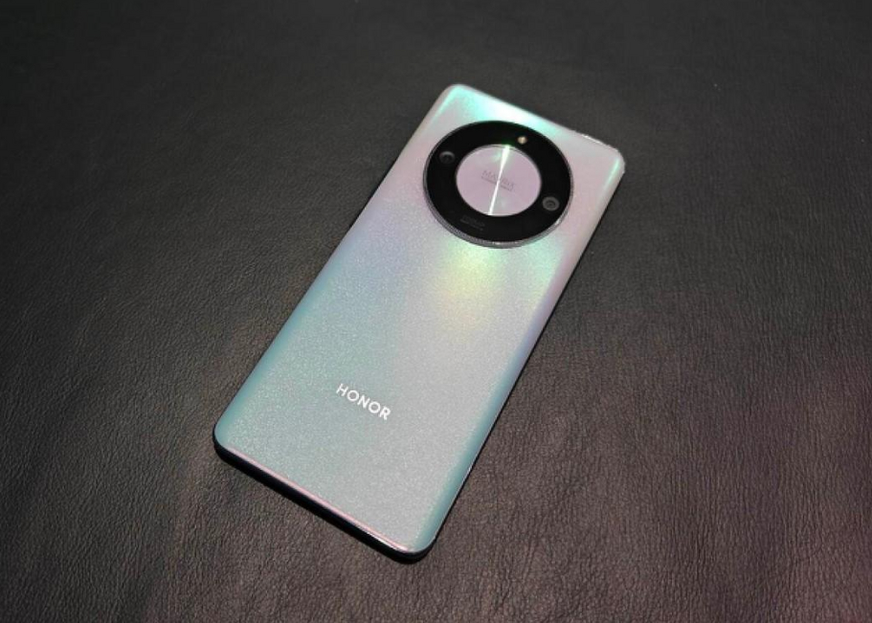 荣耀x50手机,综合表现非常优秀,电池容量有5800mah,有超耐久长续航