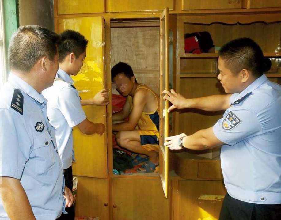 异性好友去酒店开房,只登记一人身份证,遇到警察查房会处罚吗?