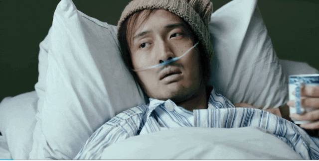 为了将一个患有白血病的病人,塑造成一个垂死的病人,吕受益的脸色苍白