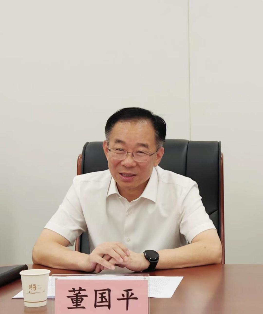 刘海军与鄂城区委书记董国平一行座谈