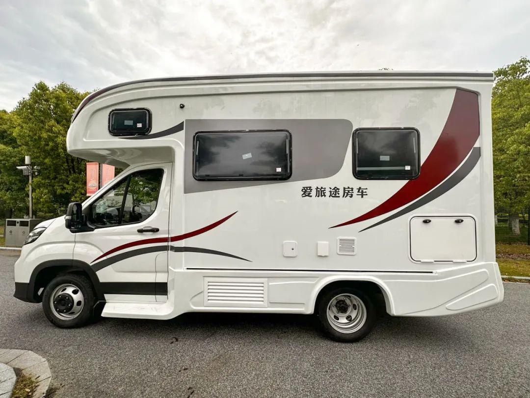 爱旅途大通v90c型房车 纵置床位布局 舒适安全出行 温馨家外之家