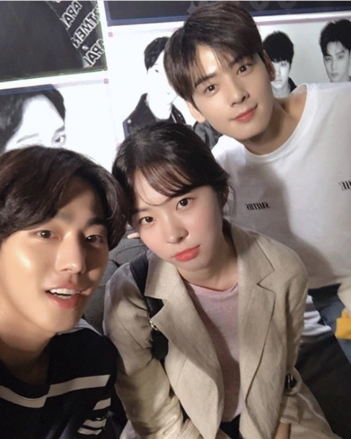 安孝燮与车银优合作演网剧,食指交扣,深情对望,花絮别扭又害羞