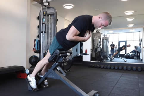 健身房练腹肌的器械(图片介绍)