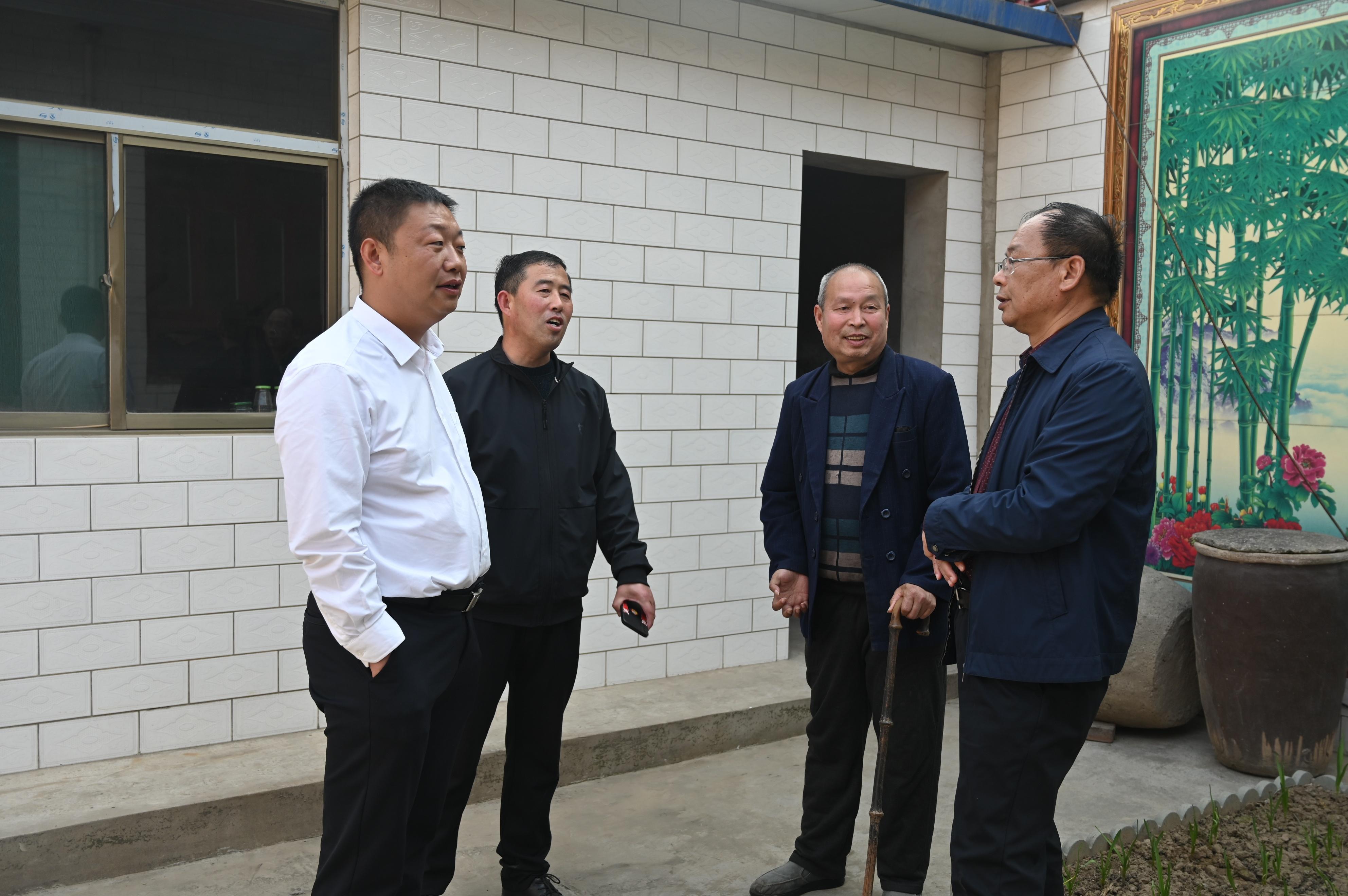 闻喜县乡村振兴局到裴柏村调研