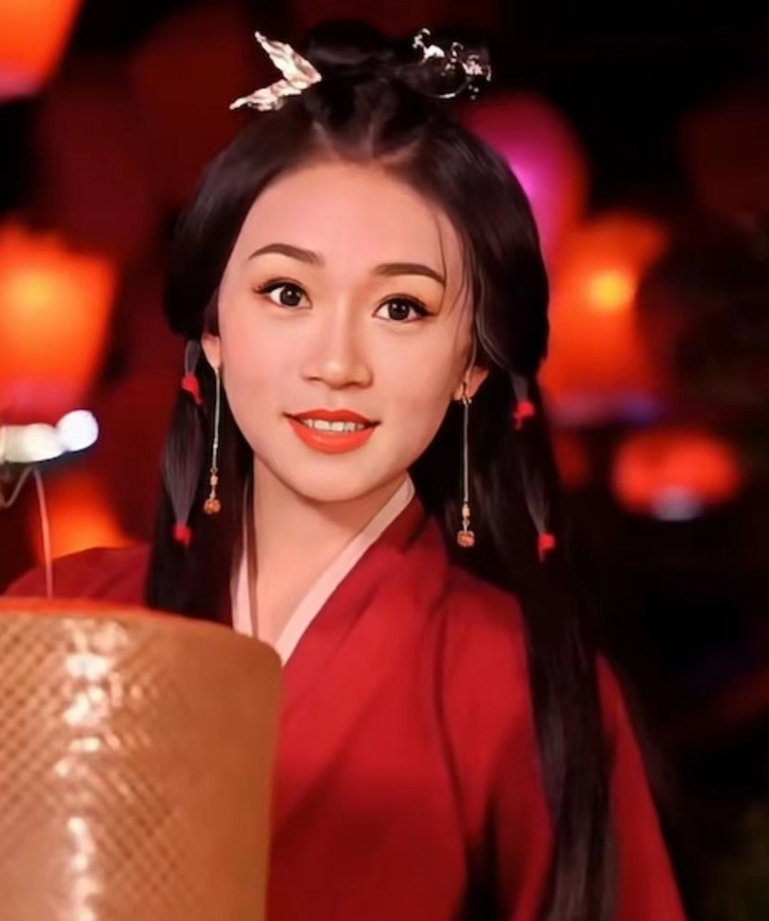 样貌再升级!港姐杨思琦古装造型变18岁少女,疑滤镜太大而认不出