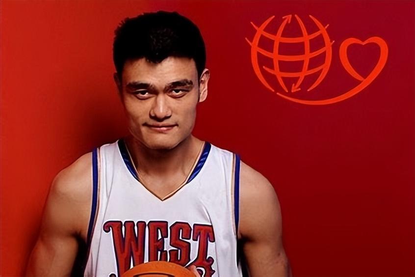 回顾43岁的姚明体重超400斤妻子风韵犹存13岁女儿身高近19米