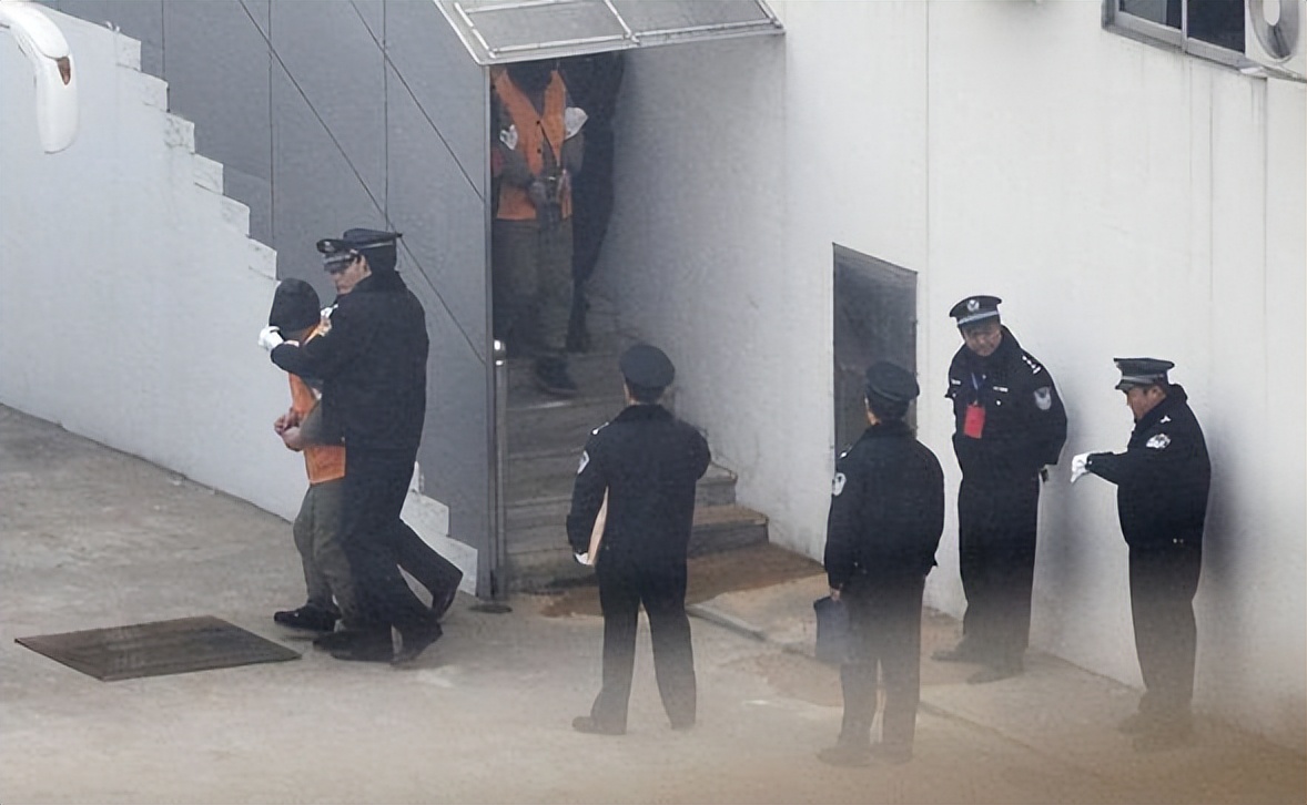 案例:青岛黑帮头目聂磊,法庭上笑着打招呼,被执行死刑一脸不快乐