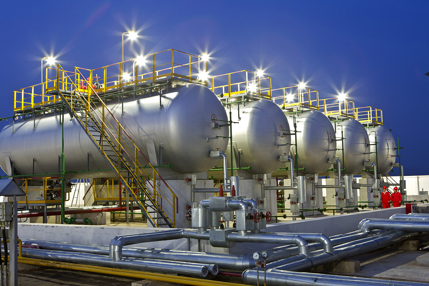 我国发现10亿吨级大油田,够我们使用多久?油价会因此下跌吗?