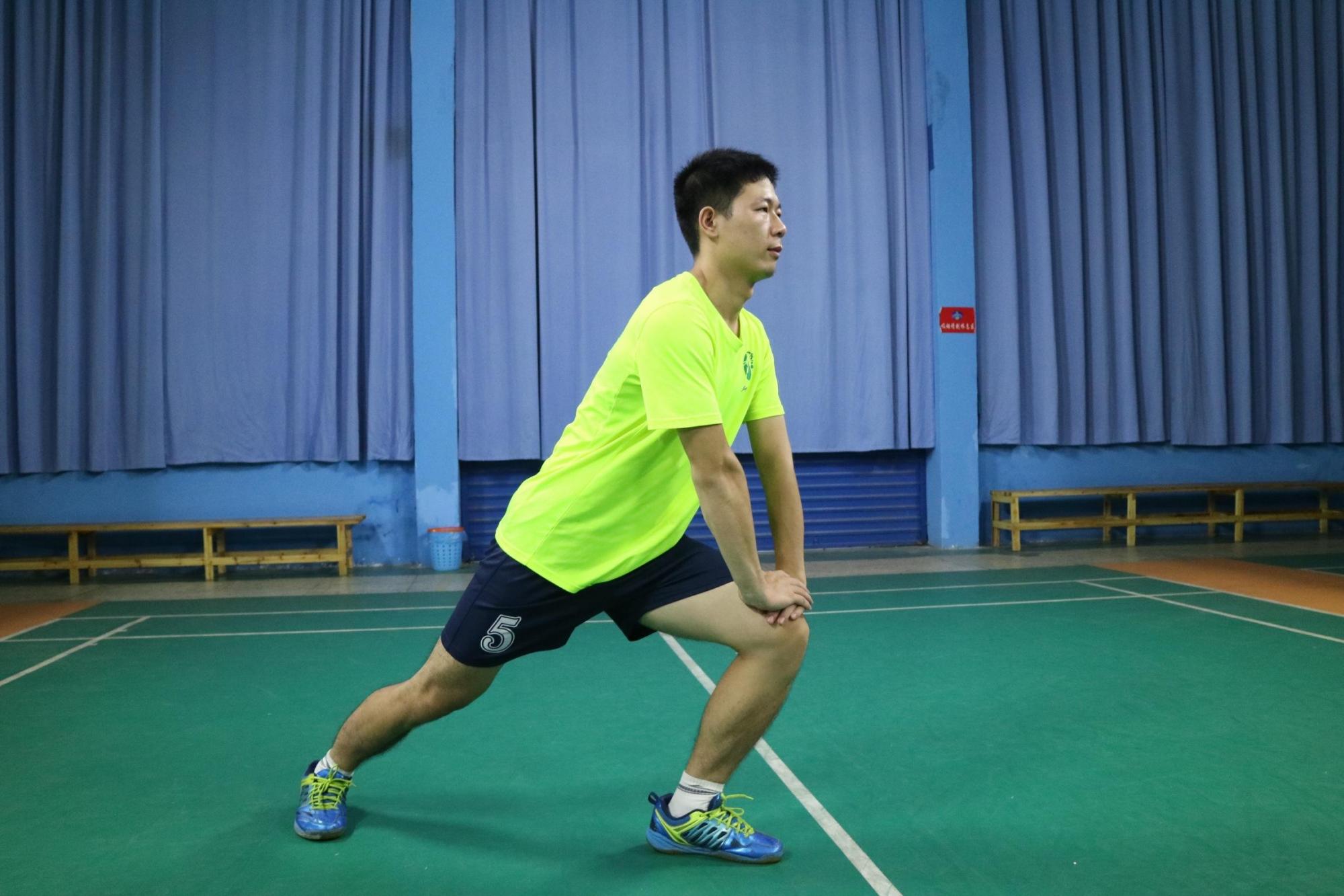 羽毛球热身动作有哪些