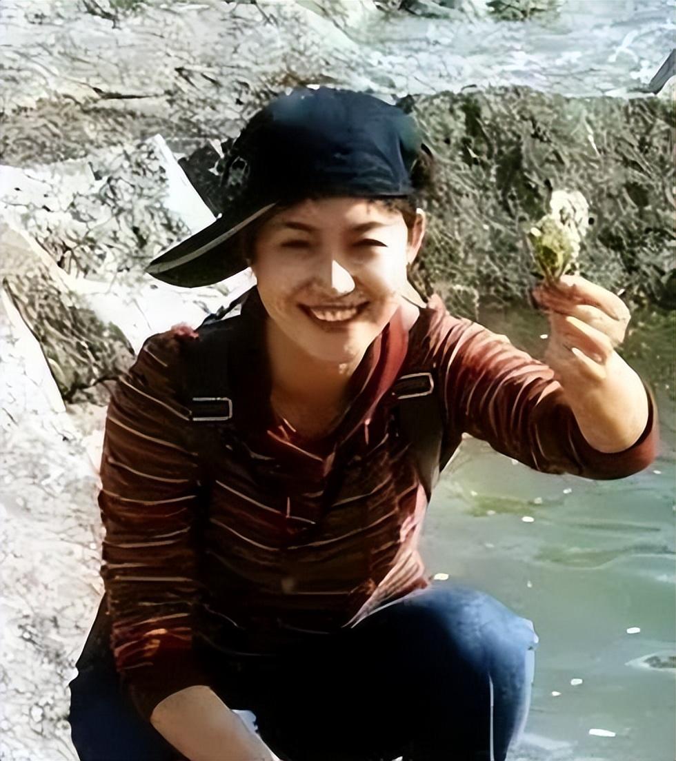 郑丽嫁给普通人37岁生孩子婚姻很幸福破谣言是赵普妻子